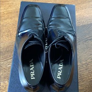 Men’s authentic Prada lace up